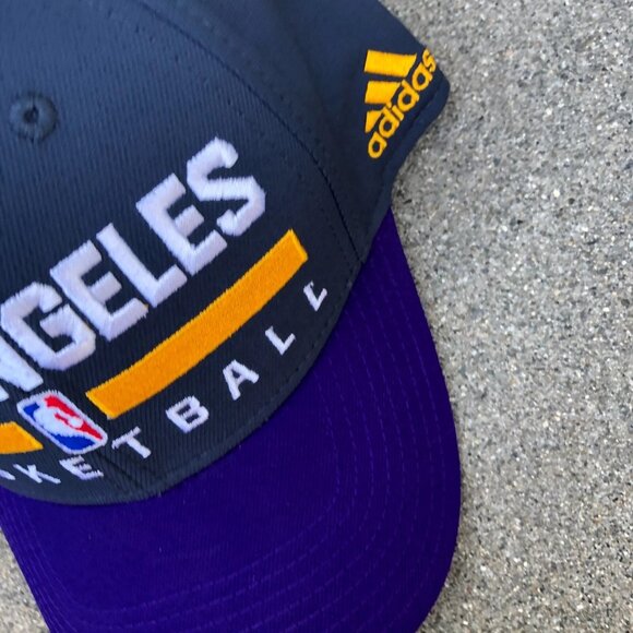ADIDAS Los Angeles Lakers Basketball Fitted Hat S/M Grey Purple LA NBA Cap - Picture 3 of 7